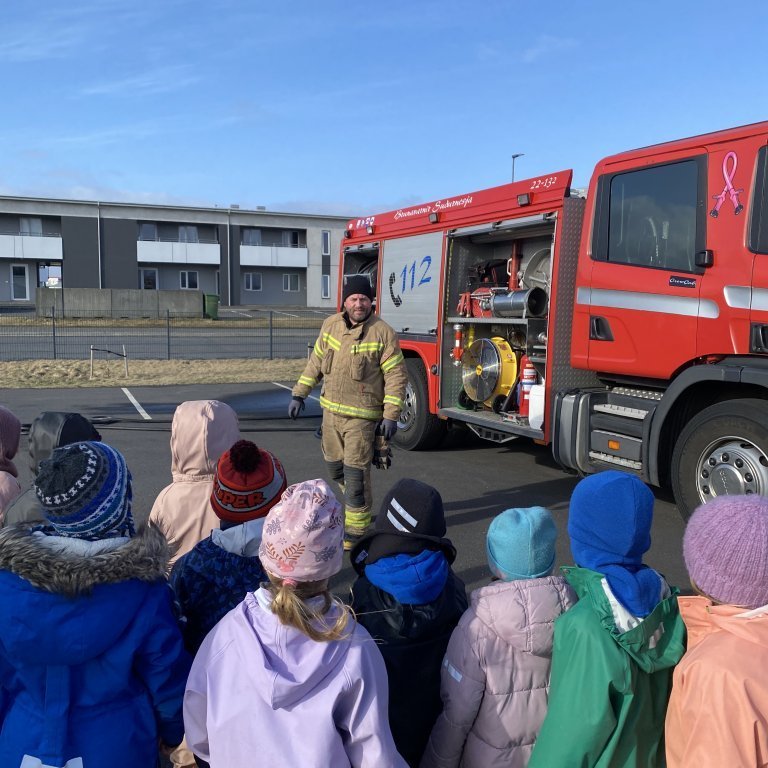 20230418_093952568_ios