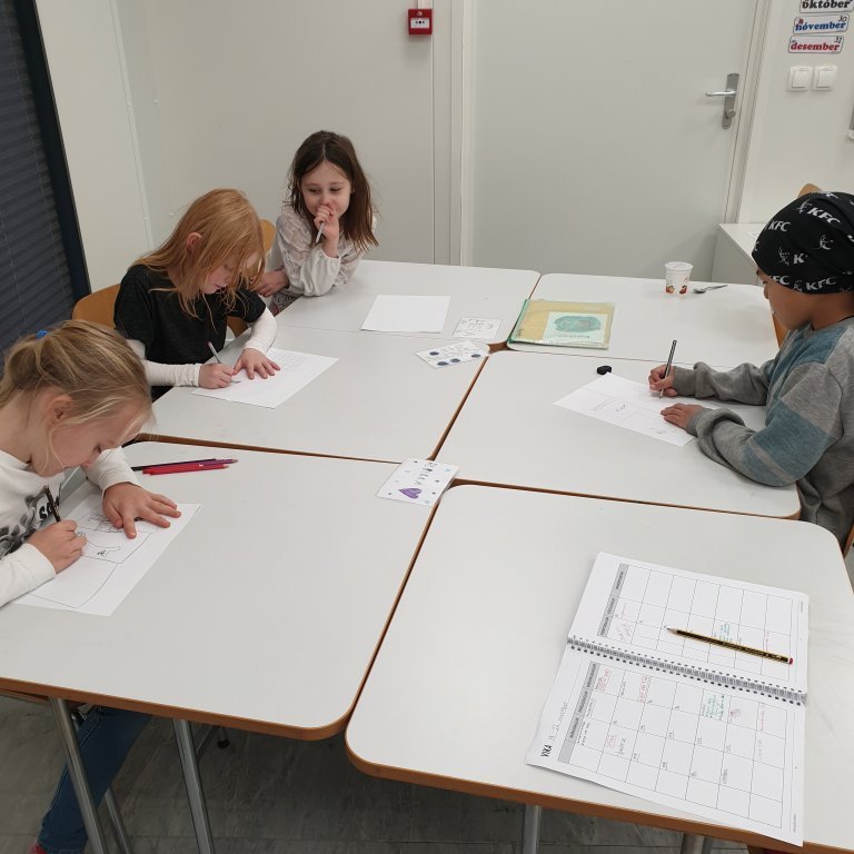 Ein af smiðjum Stapaskóla er Sviðslistir. Þá smiðju kennir Rebekka Rós umsjónakennari 1. bekkjar.