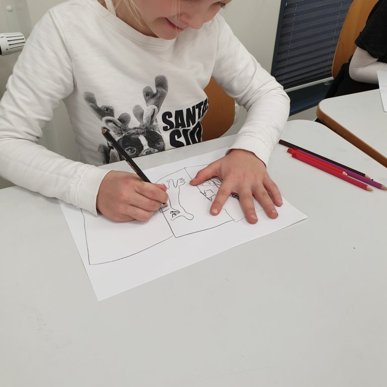 Ein af smiðjum Stapaskóla er Sviðslistir. Þá smiðju kennir Rebekka Rós umsjónakennari 1. bekkjar.