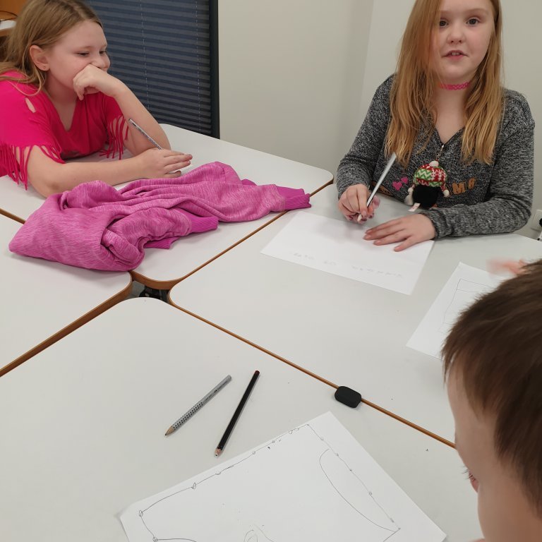 Ein af smiðjum Stapaskóla er Sviðslistir. Þá smiðju kennir Rebekka Rós umsjónakennari 1. bekkjar.