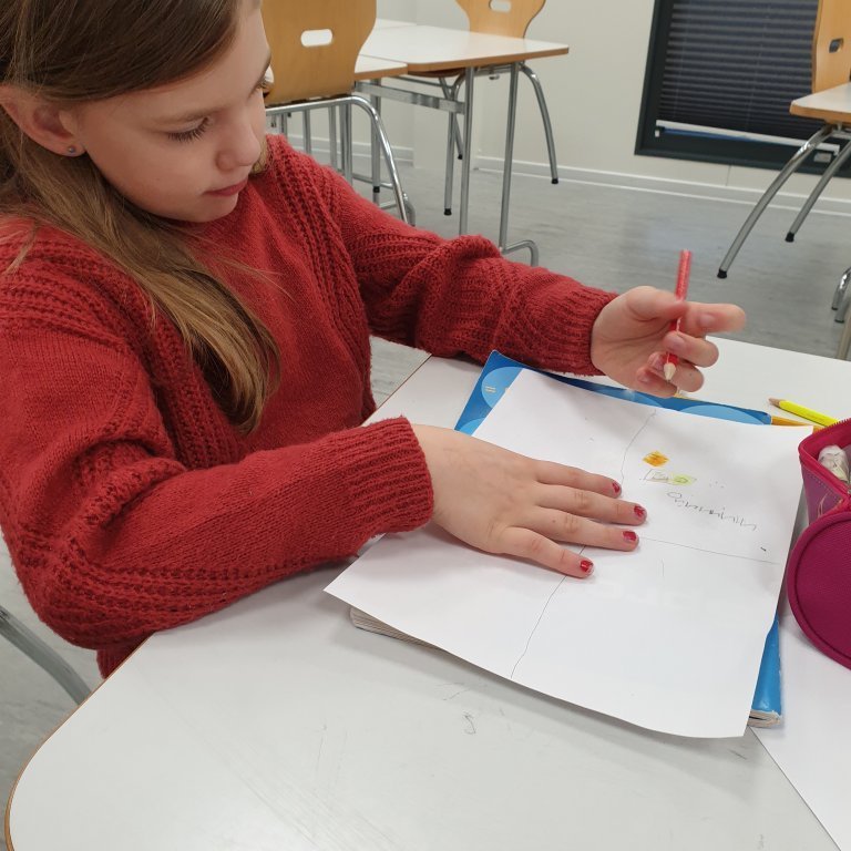 Ein af smiðjum Stapaskóla er Sviðslistir. Þá smiðju kennir Rebekka Rós umsjónakennari 1. bekkjar.