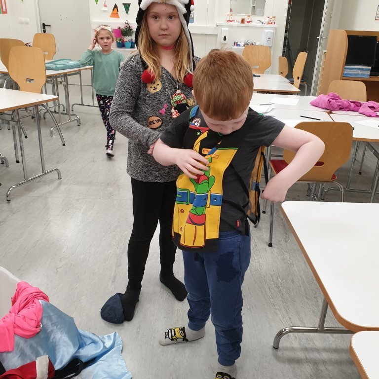 Ein af smiðjum Stapaskóla er Sviðslistir. Þá smiðju kennir Rebekka Rós umsjónakennari 1. bekkjar.