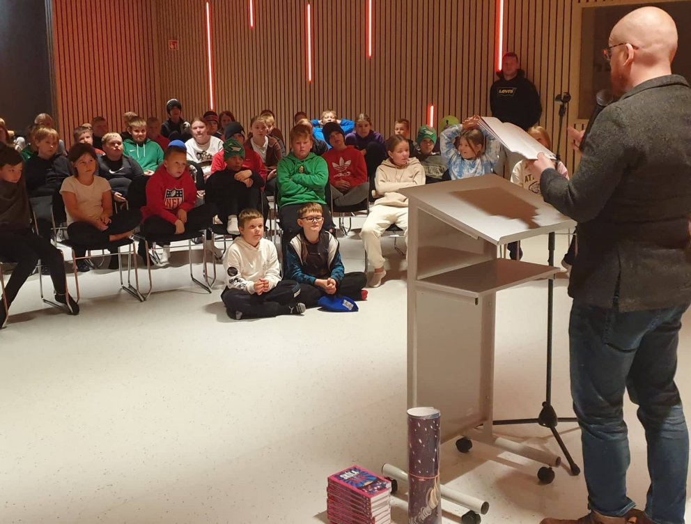 Skólaslit - Upplestur rithöfundar