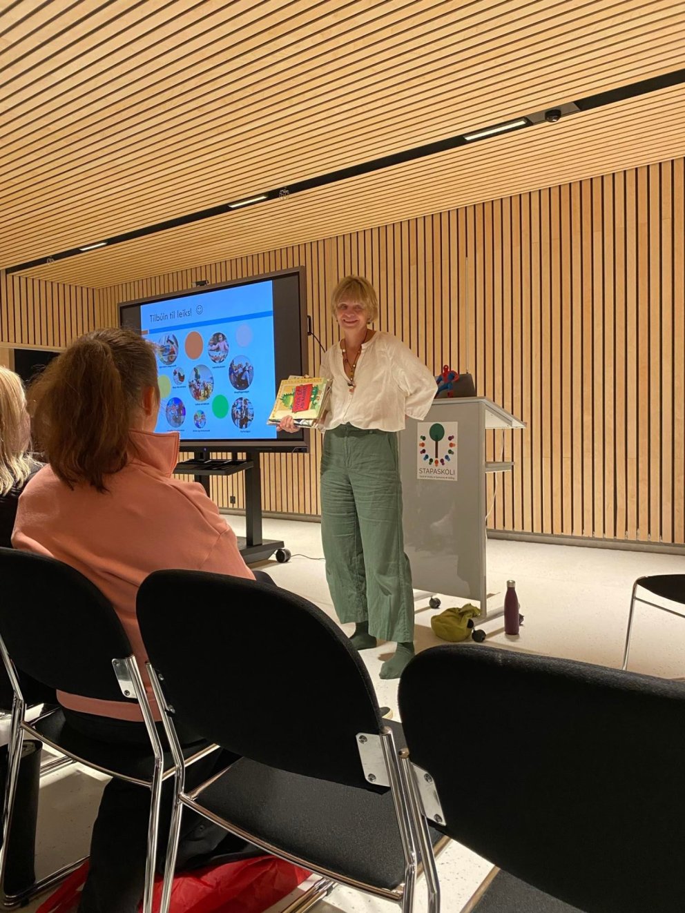 Leikgleði í gegnum sögur og söng