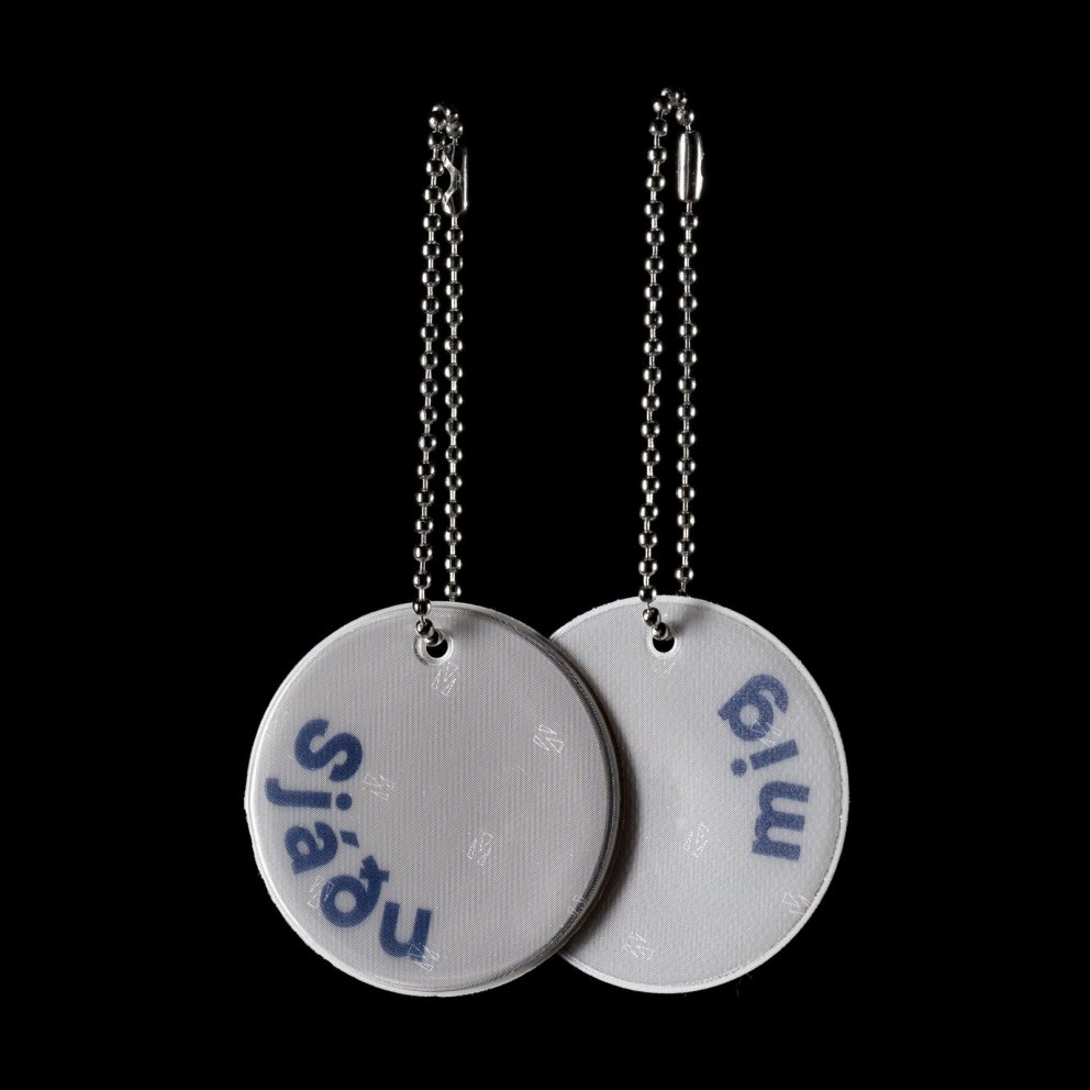 Endurskinsmerki – gjöf frá Slysavarnadeildinni Dagbjörg