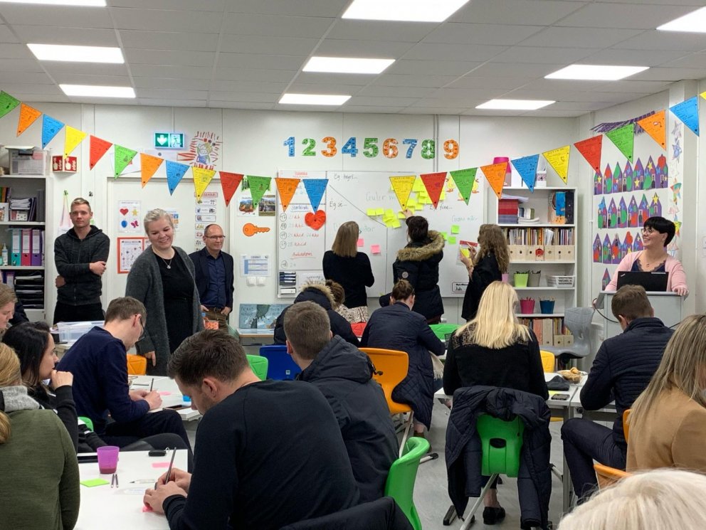 Kaffihúsafundur með foreldrasamfélaginu