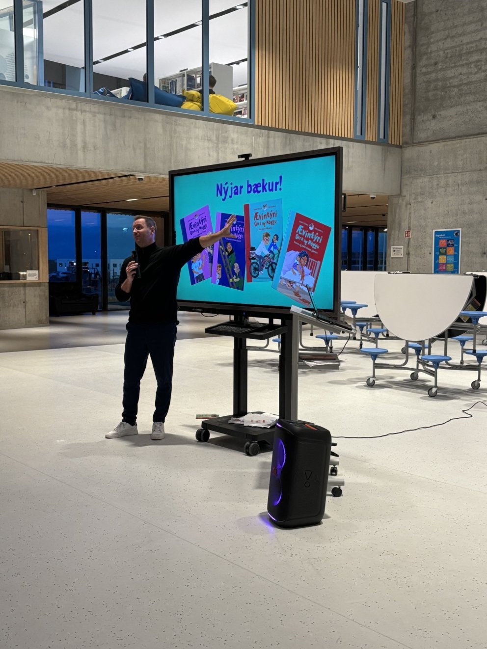 Rithöfundurinn Bjarni Fritz heimsótti Stapaskóla