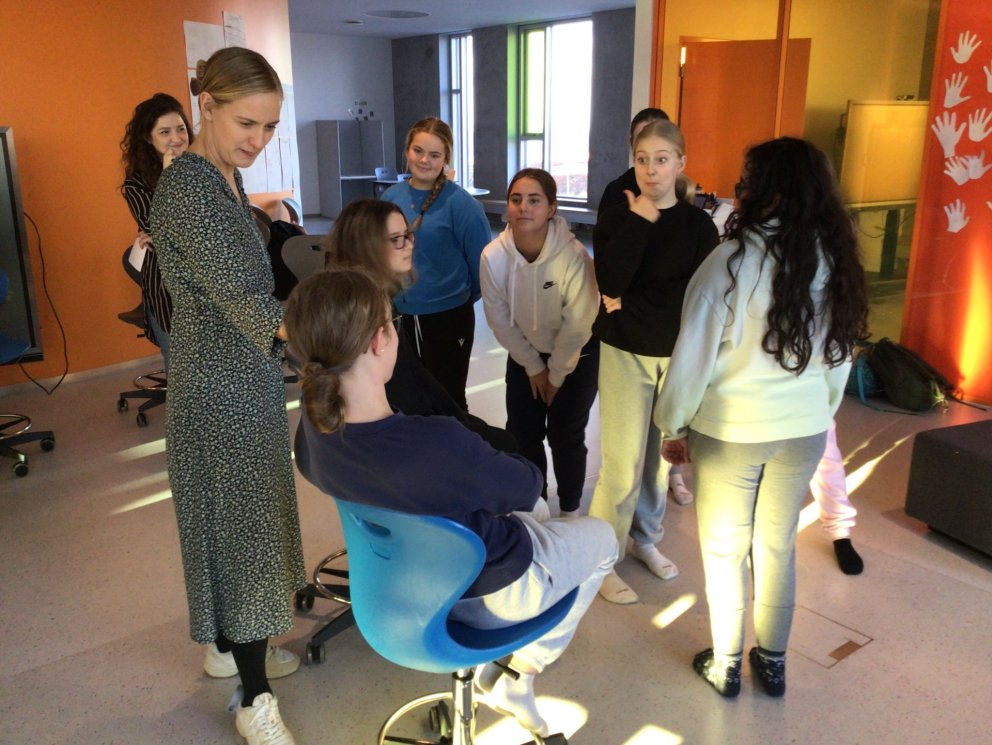 Listaháskólanemar kenna smiðju