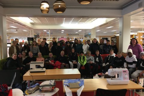 Ferð unglingastigs á bókasafn Reykjanesbæjar