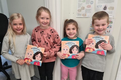 Bókagjöf til leikskólastigs í tilefni af alþjóðlegum degi flóttafólks