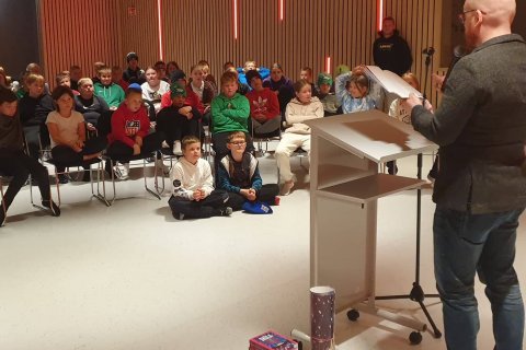 Skólaslit - Upplestur rithöfundar