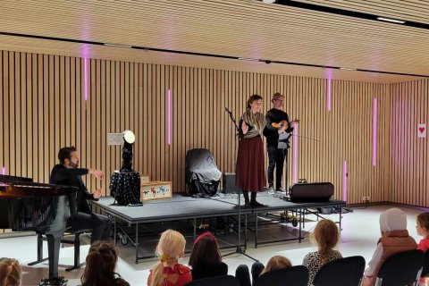 List fyrir alla - Ævintýrið um ferðafljóð