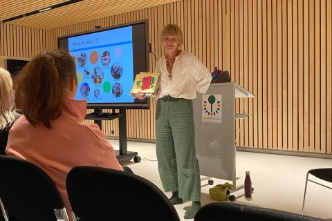 Leikgleði í gegnum sögur og söng