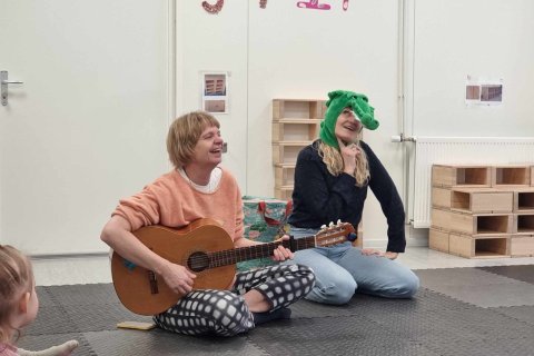 Skemmtileg heimsókn á leikskólastigi: Leikgleði með sögum og söng!