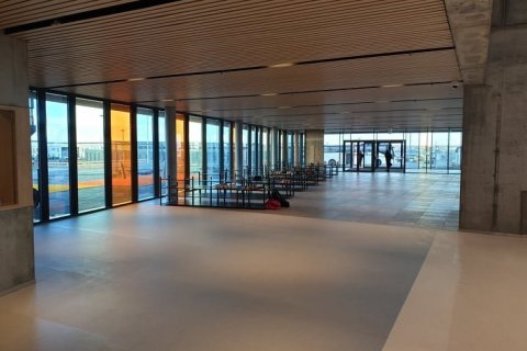 Aðalinngangur kominn í notkun!