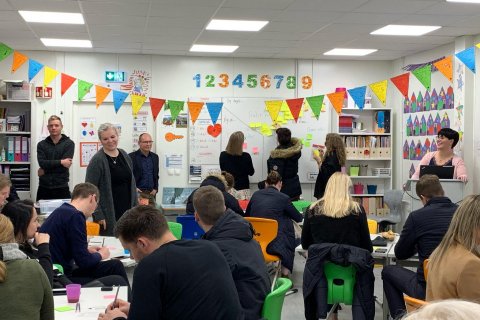 Kaffihúsafundur með foreldrasamfélaginu