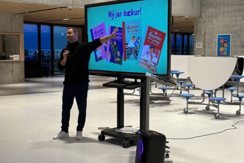 Rithöfundurinn Bjarni Fritz heimsótti Stapaskóla