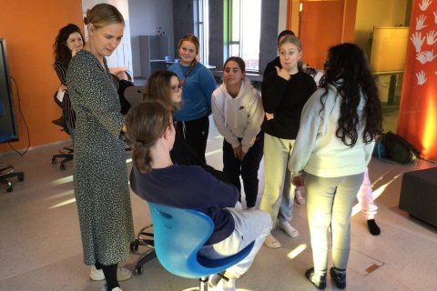 Listaháskólanemar kenna smiðju