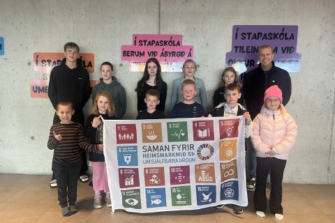 Nemendur skólans tóku þátt í Fánadegi heimsmarkmiðanna