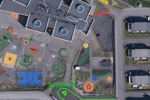 Breyting á sleppistæði við austurinngang